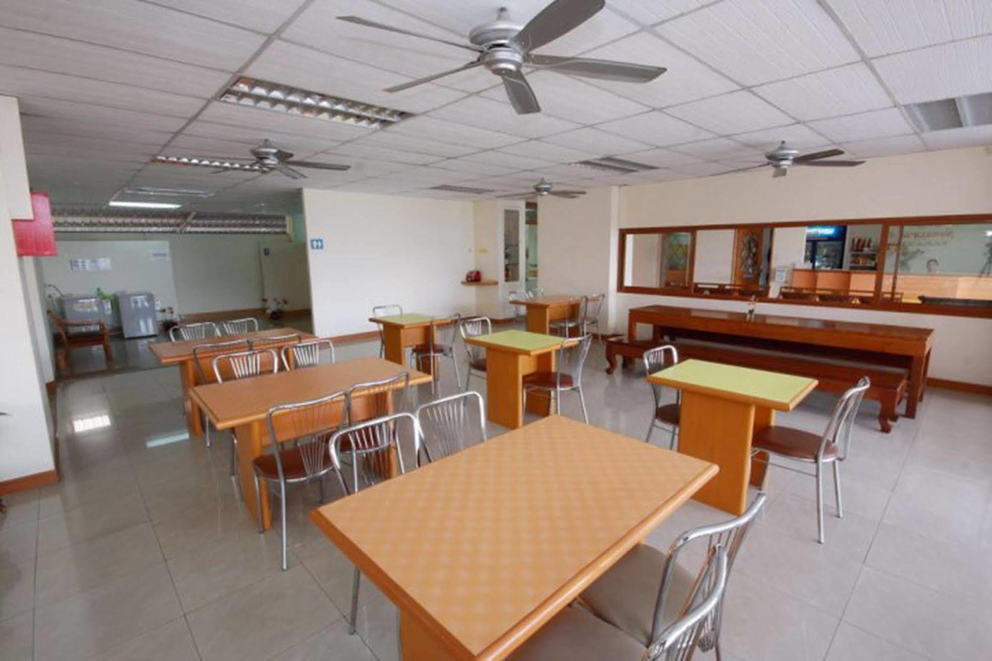 P.A. Place Hotel Nakhon Sawan Dış mekan fotoğraf